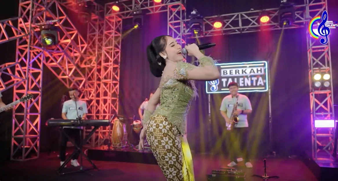 Anana PAd taye song